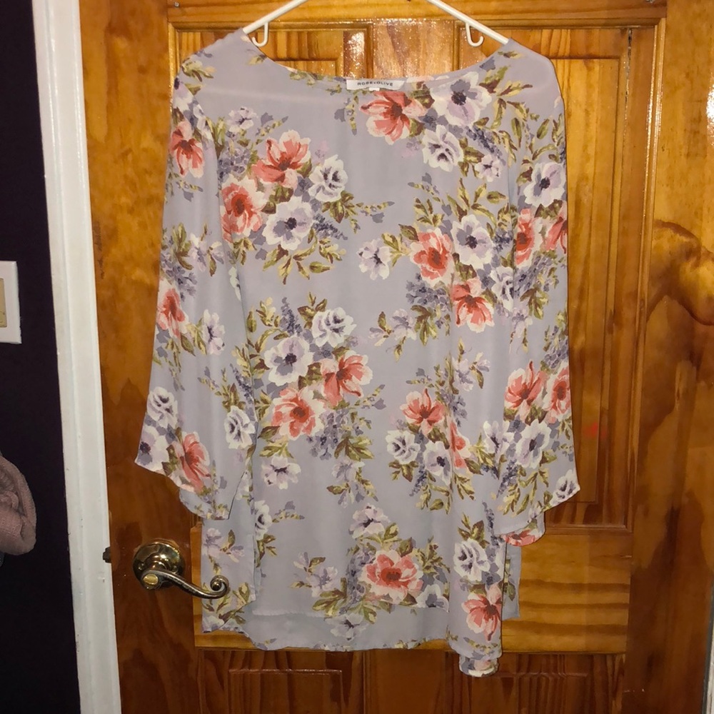 Beautiful floral top.